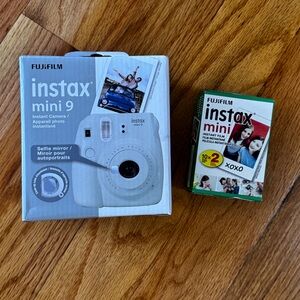 Intax Mini 9 instant camera + Extra film